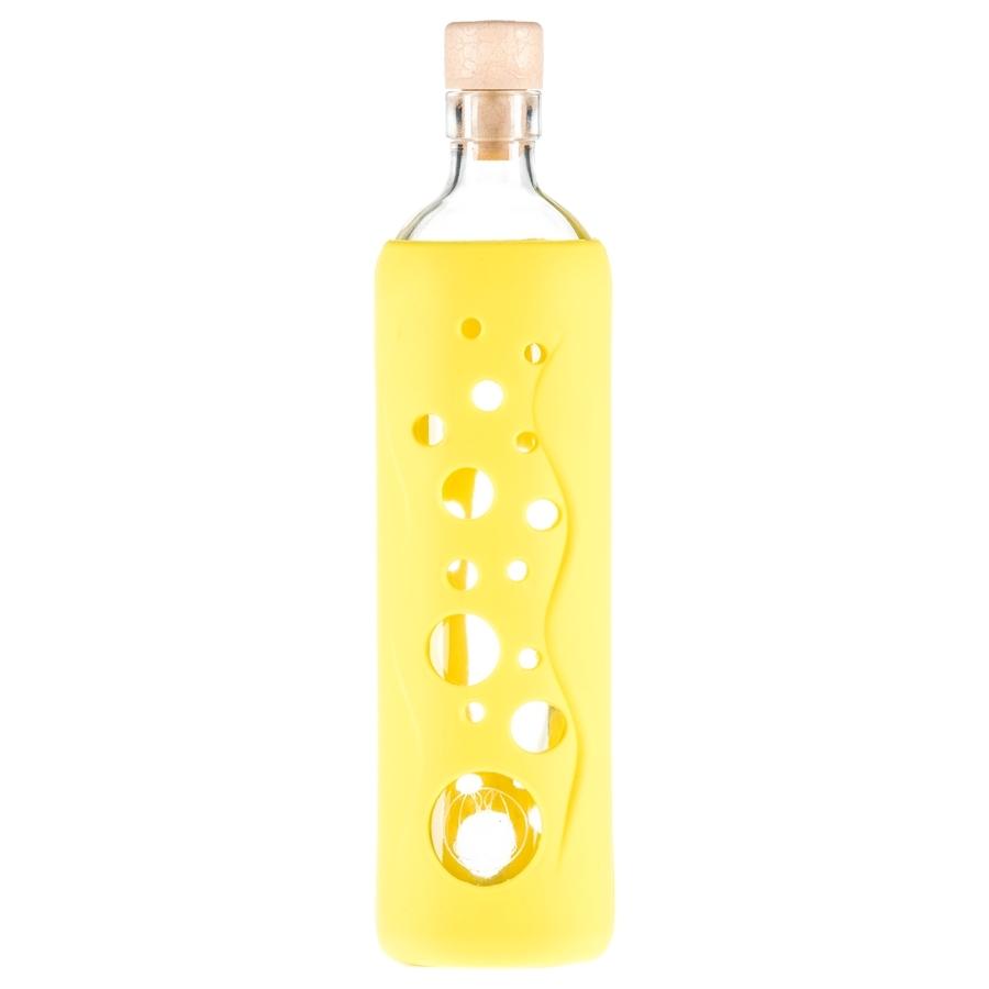 vista posterior de botella reutilizable de vidrio flaska con funda de silicona con agujeritos amarilla