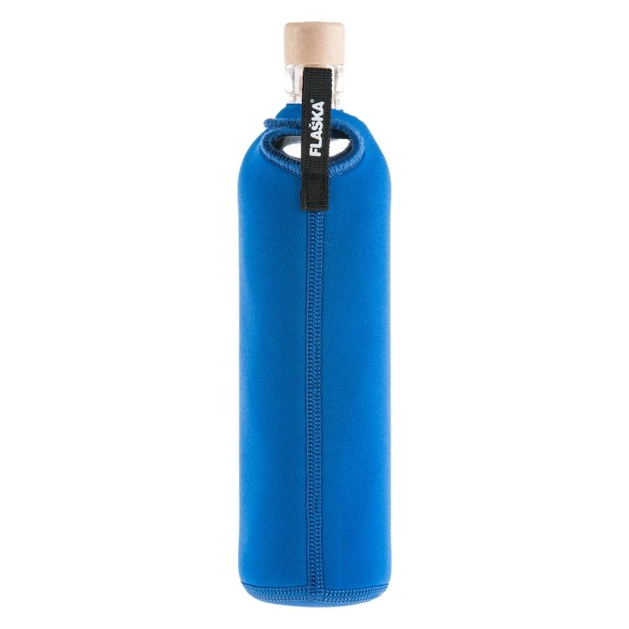 vista posterior botella reutilizable de vidrio flaska con funda de neopreno azul y diseño caballero