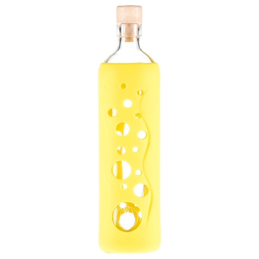 vista posterior de botella reutilizable de vidrio flaska con funda de silicona con agujeritos amarilla