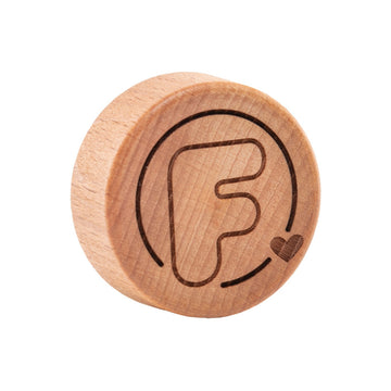 tapon circular de madera con logo flaska